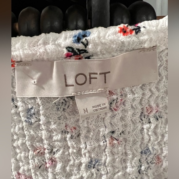 LOFT / White Long Sleeve Relaxed Shirt Covered with Colorful Little 🌺 Flowers - Picture 2 of 6